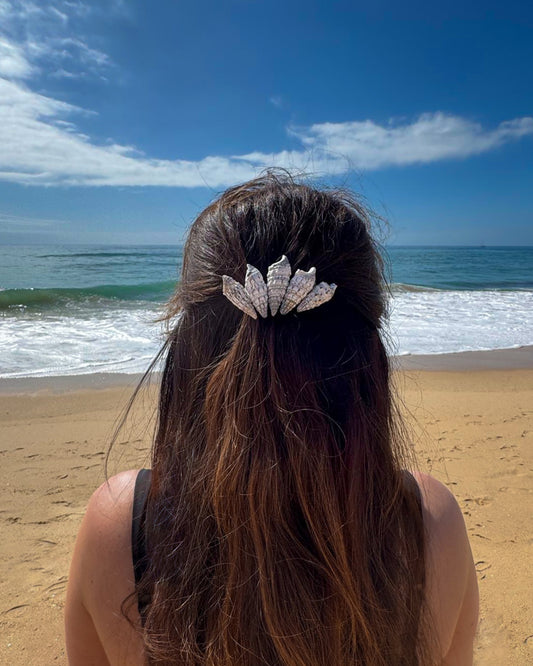 Model wearing Mediterranean Horn Shells Hair Clip, Boho Seashell Beach Clip from Portugal, Handpicked Real Shells, Real Cerithium vulgatum Mediterranean Cerith shells, Seashell Hair Decoration, Bohemian Seashell Wedding Hair Assocciares, Coastal Christmas gift, Beach Wedding Hair