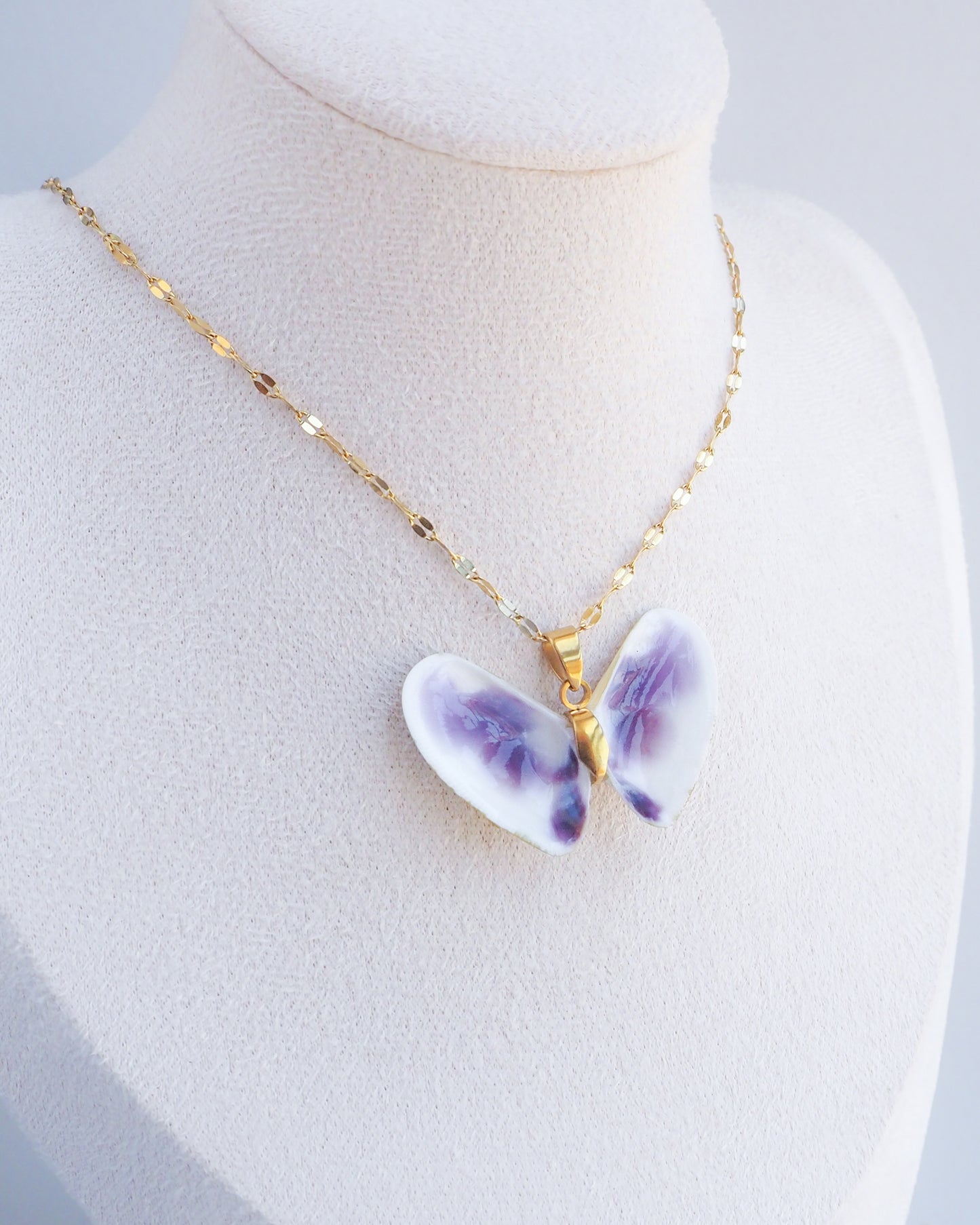 SEASHELL NECKLACE ~ Gold Butterfly Shell XII Deluxe