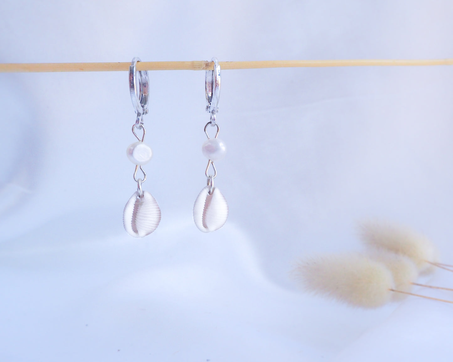 COWRIE SEASHELL FRESHWATER PEARL EARRINGS - Silver Ivory
