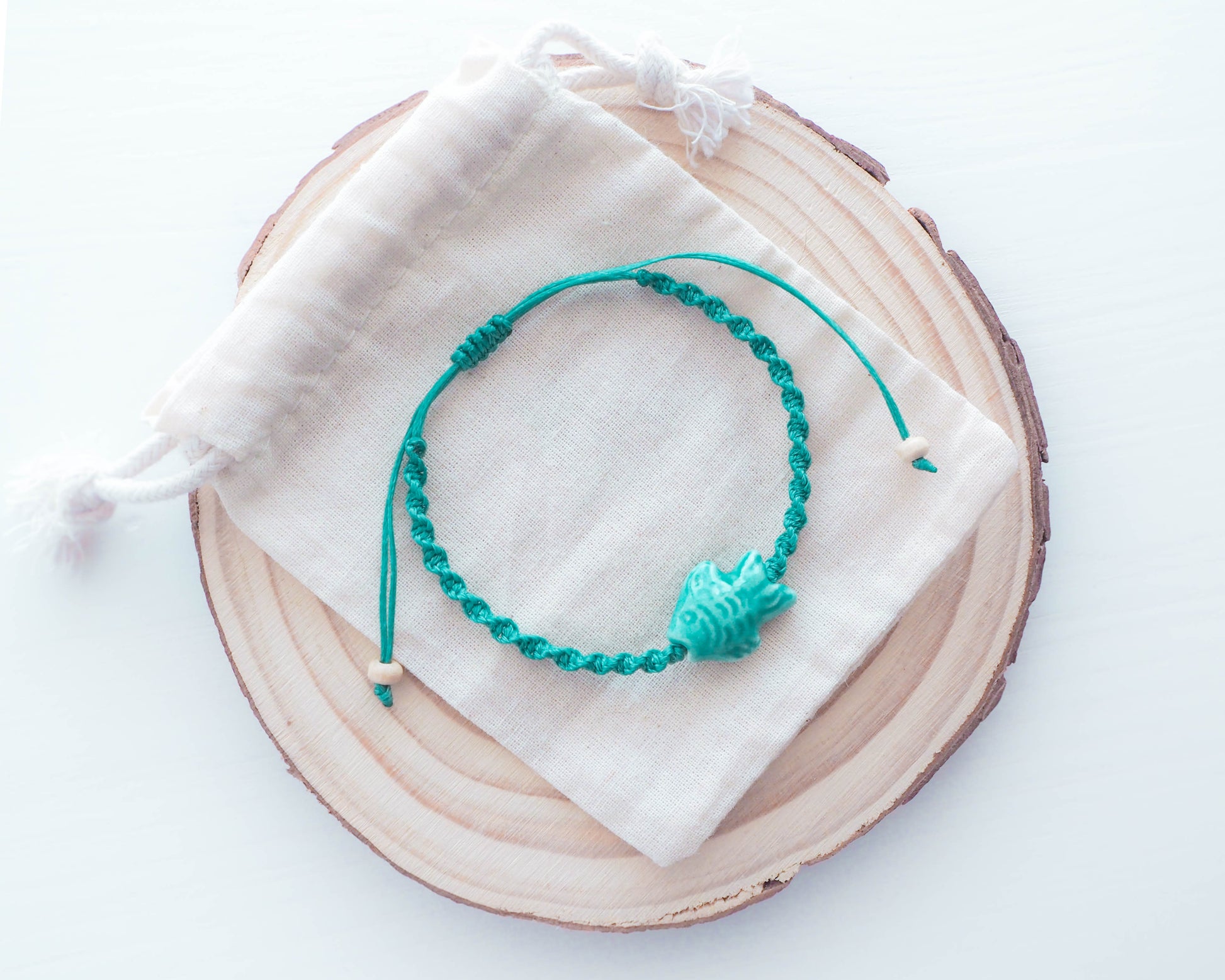 image showcasing the Fish Bracelet's adjustable chain and clasp, allowing for a customizable fit, coastal jewelry, ceramic turquoise fish bead, Ocean inspired accessoires, sea by lou