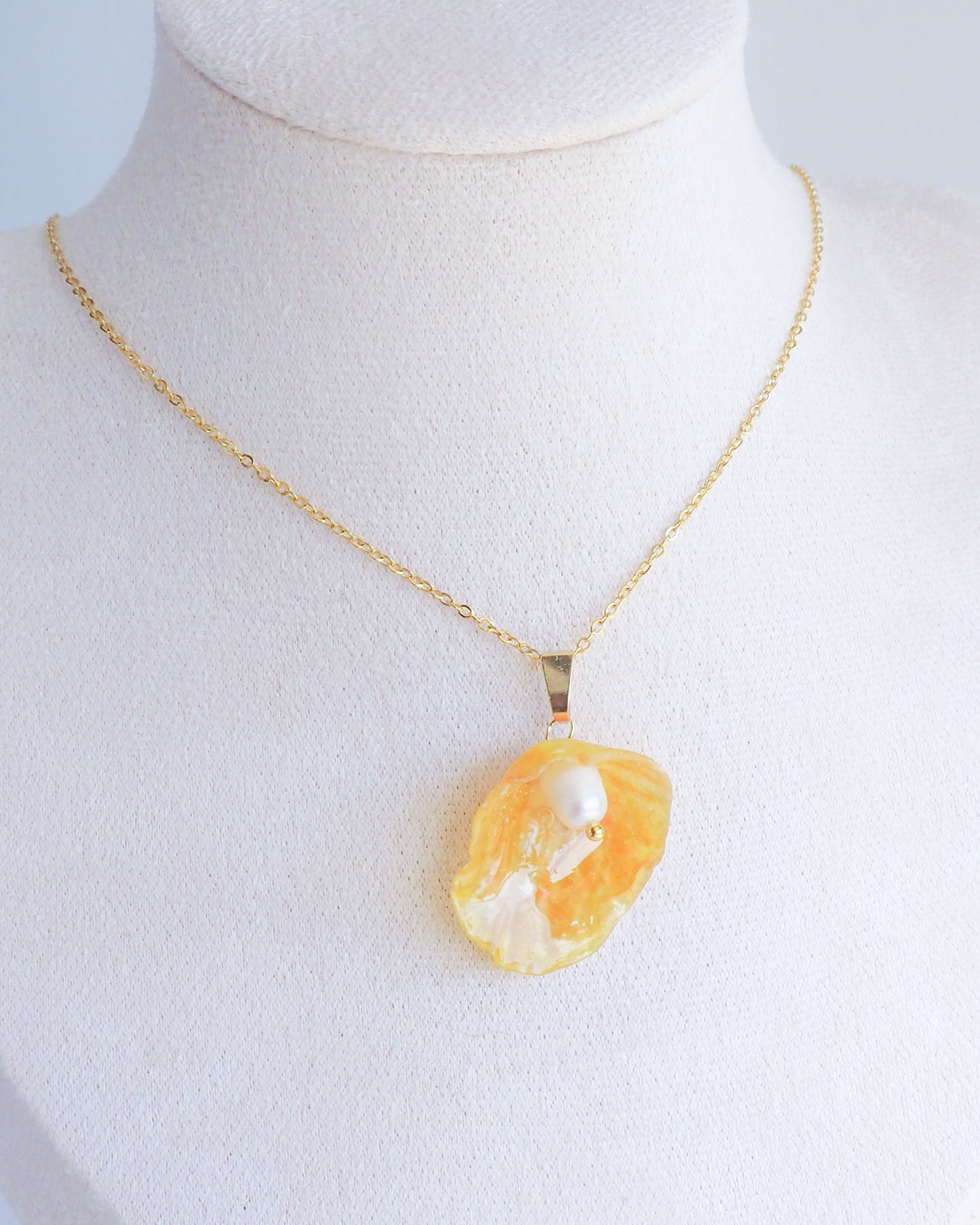 SEASHELL NECKLACE ~ Gold Yellow Jingle Shell IV