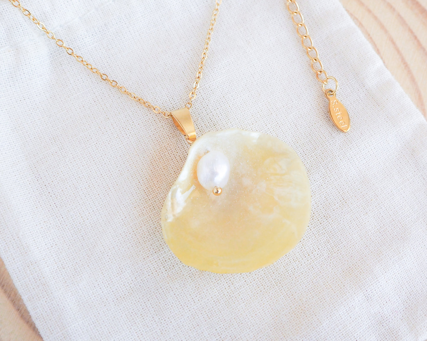 SEASHELL NECKLACE ~ Gold Soft Yellow Jingle Shell V
