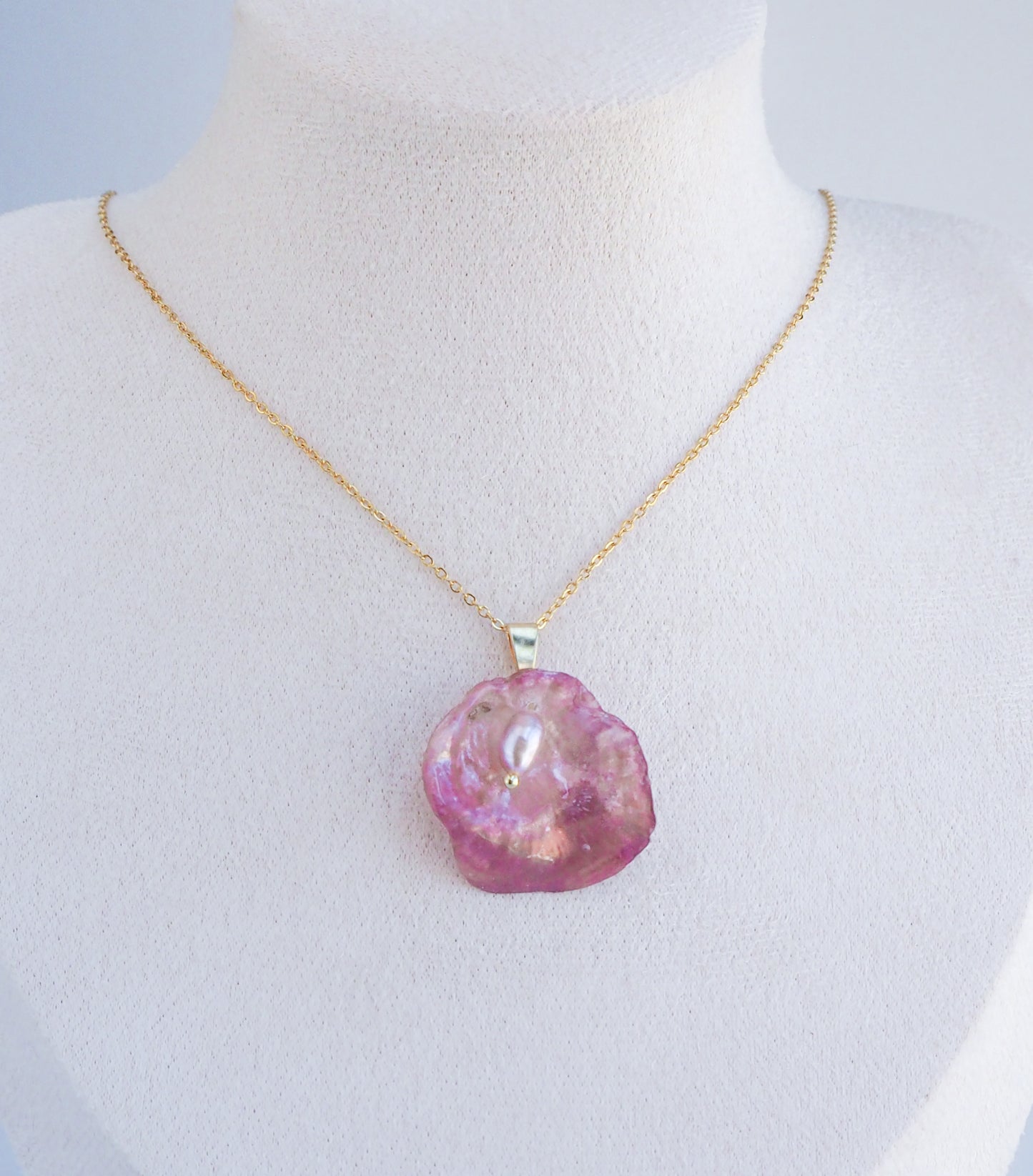 SEASHELL NECKLACE ~ Gold Pearl Pink Jingle Shell