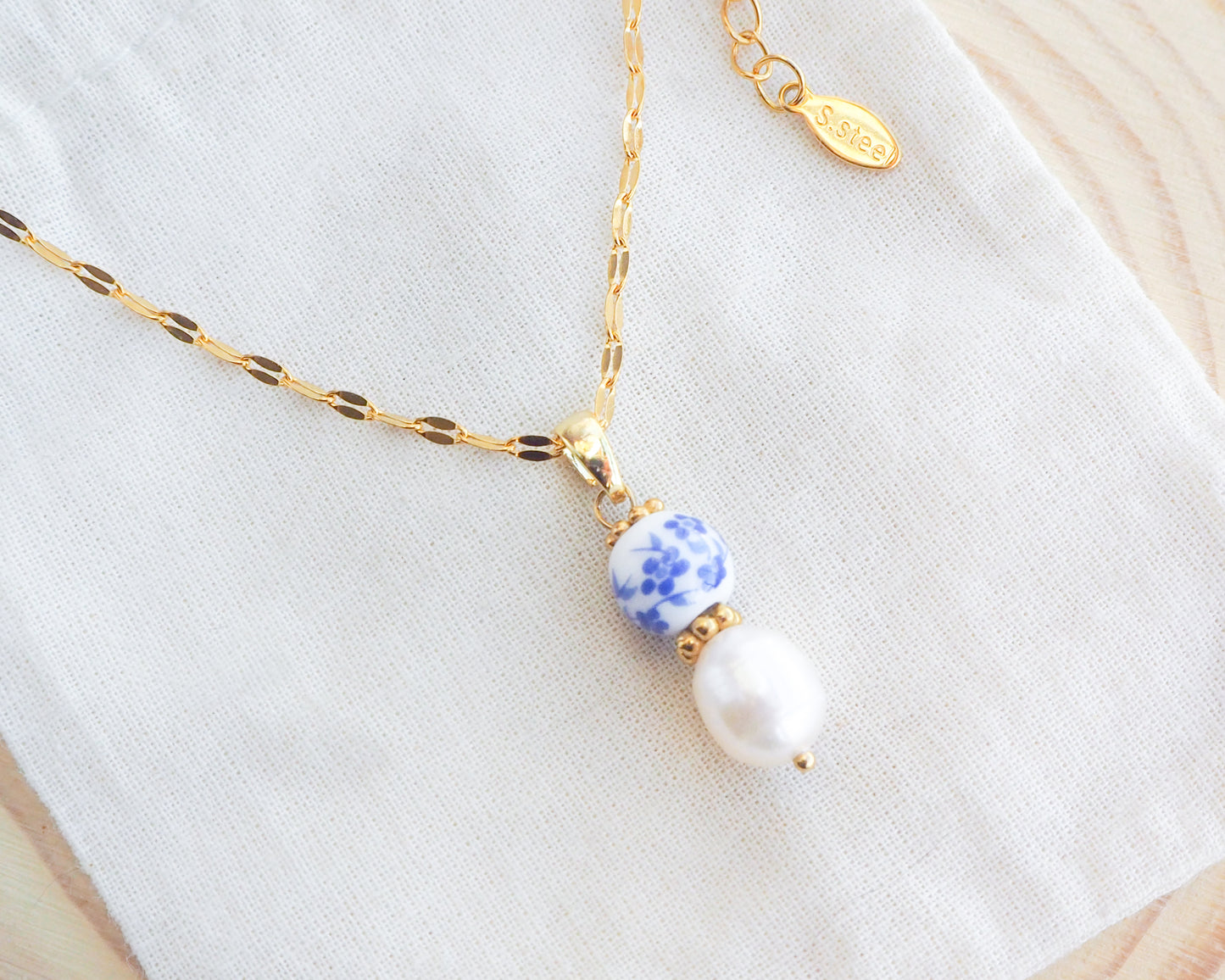PORTUGUESE NECKLACE - Gold Ceramic Azulejo Pearl