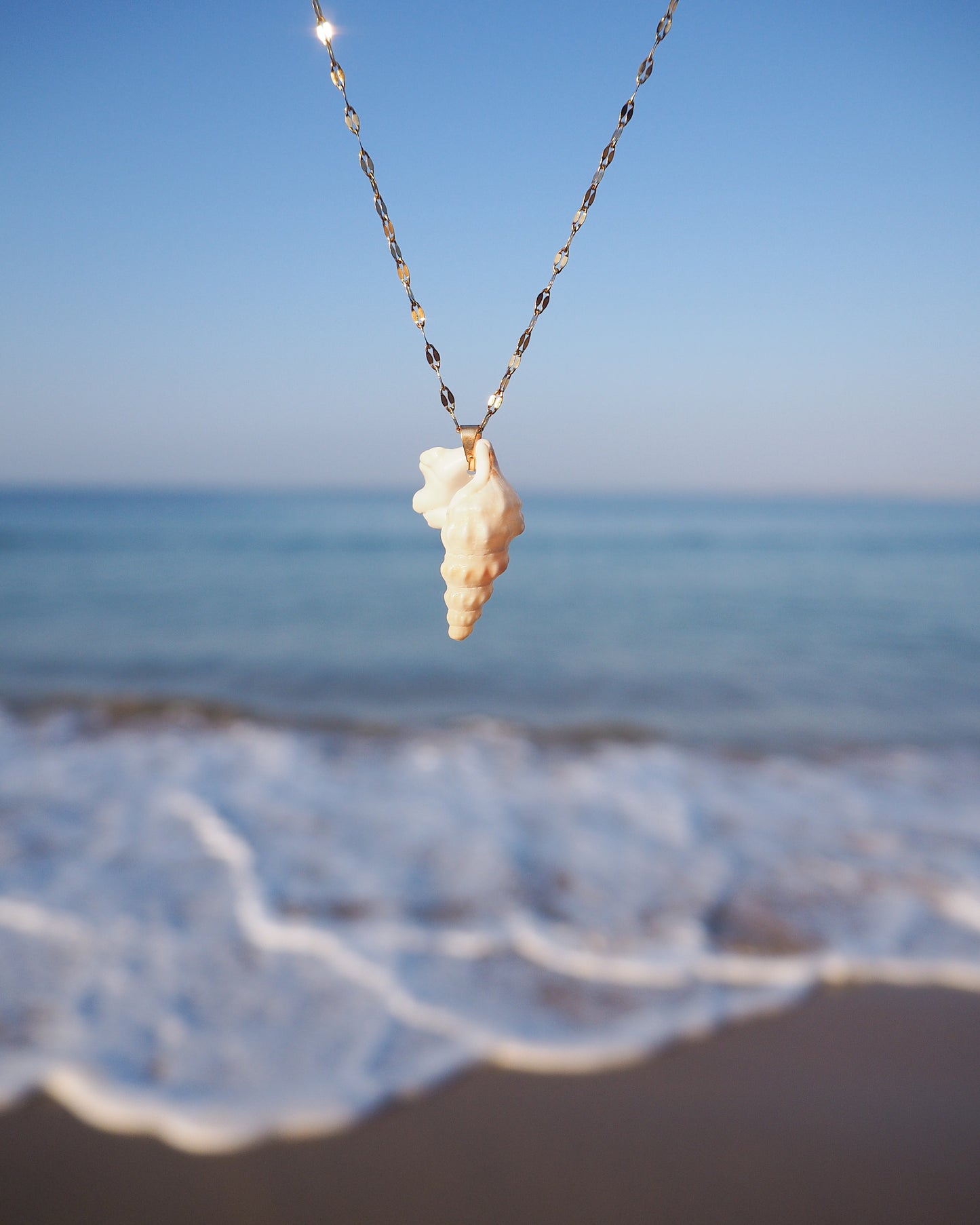 SEASHELL NECKLACE ~ Gold Pelican's Foot Shell Deluxe