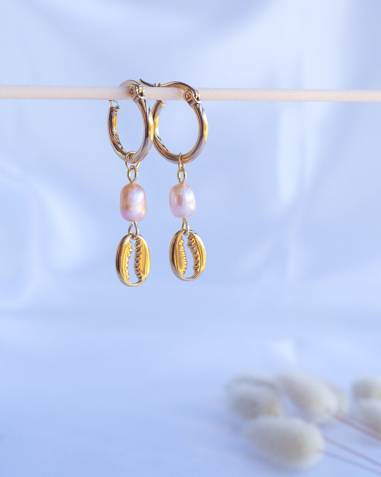 COWRIE PEARL HOOP EARRINGS II - Gold or Silver