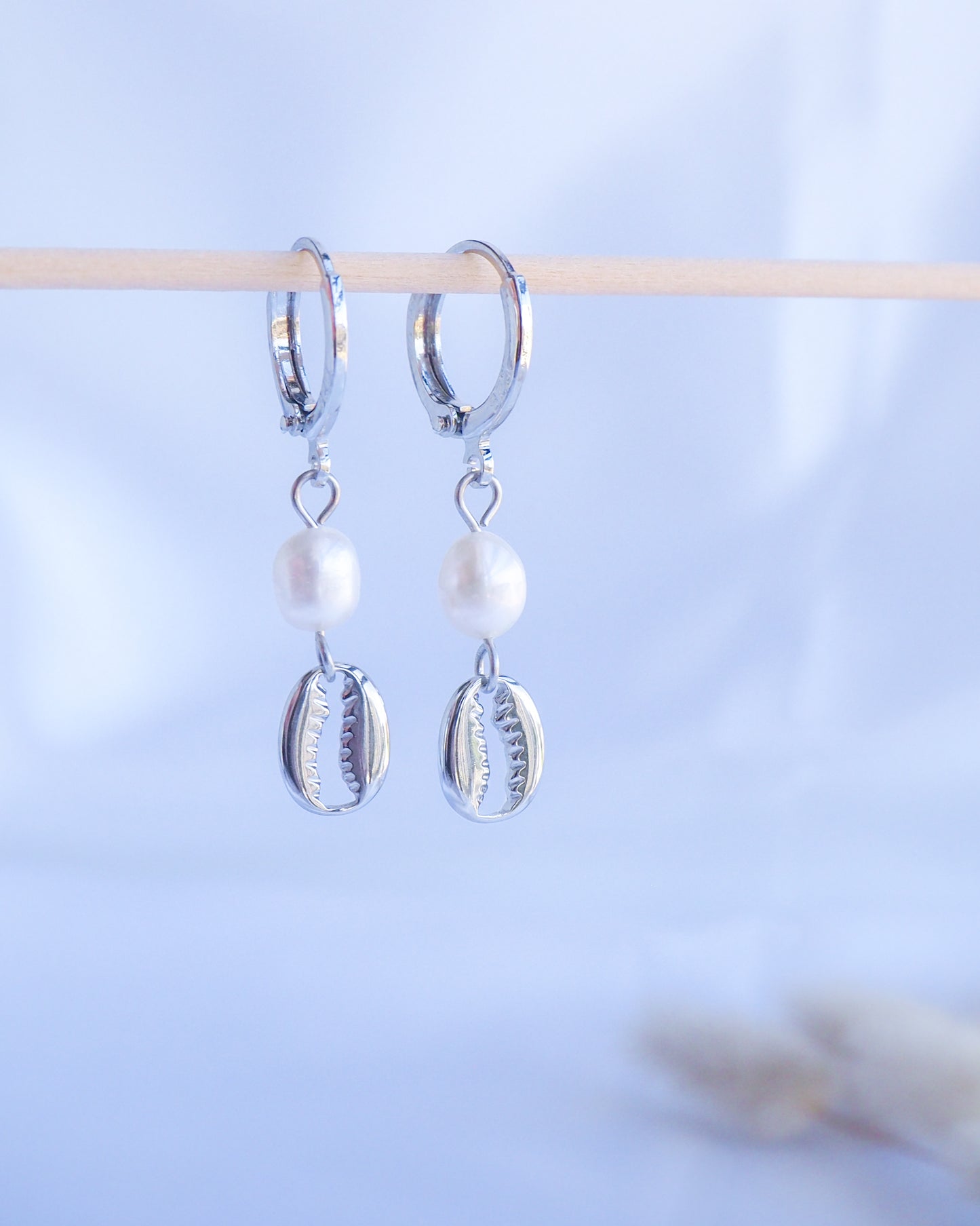 COWRIE PEARL HOOP EARRINGS II - Gold or Silver