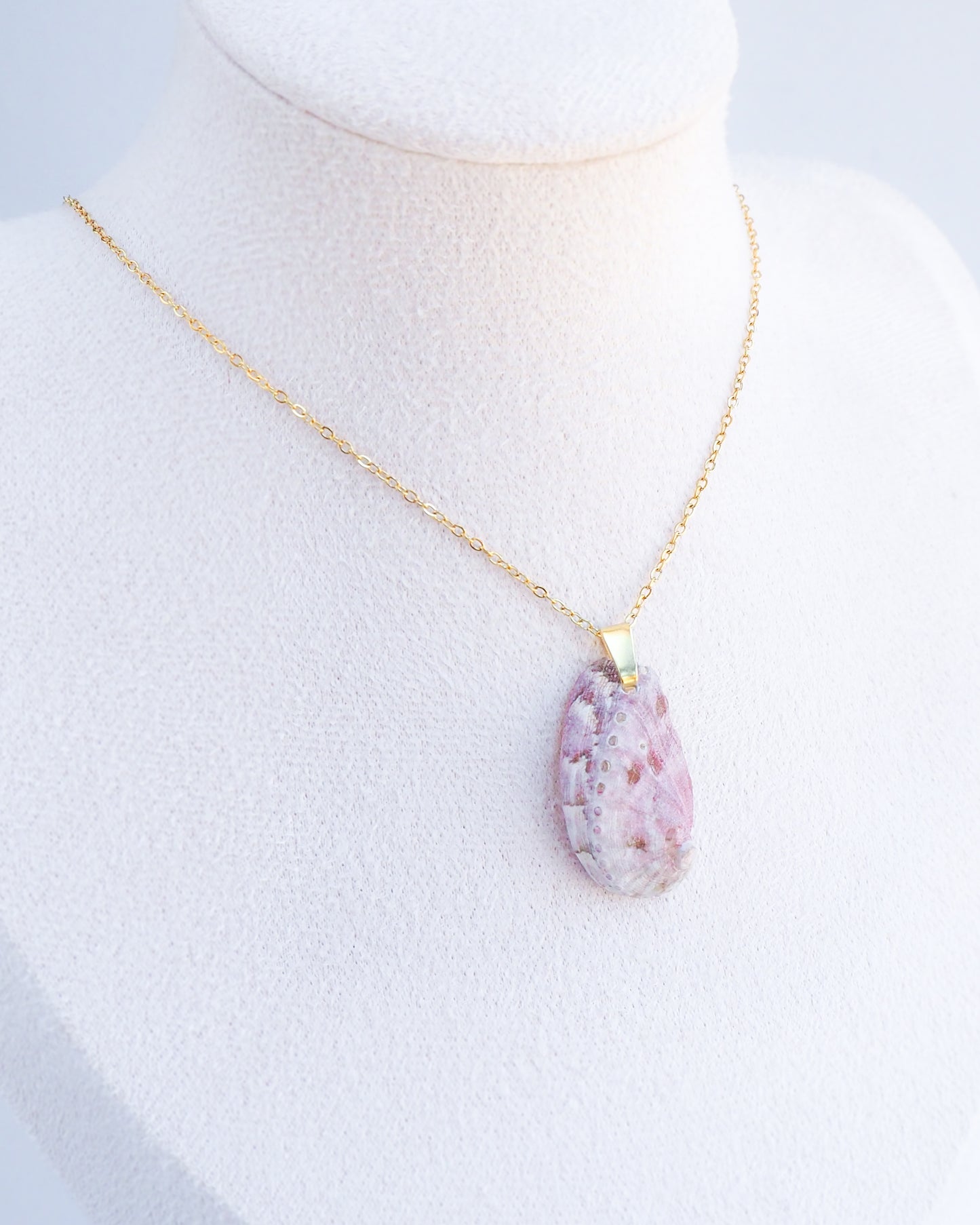 SEASHELL NECKLACE ~ Soft Lilac Abalone Shell