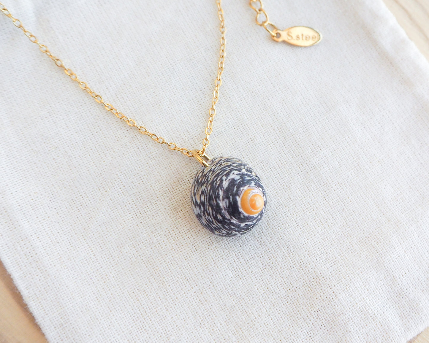 SEASHELL NECKLACE ~ Gold Lined Top Shell IV