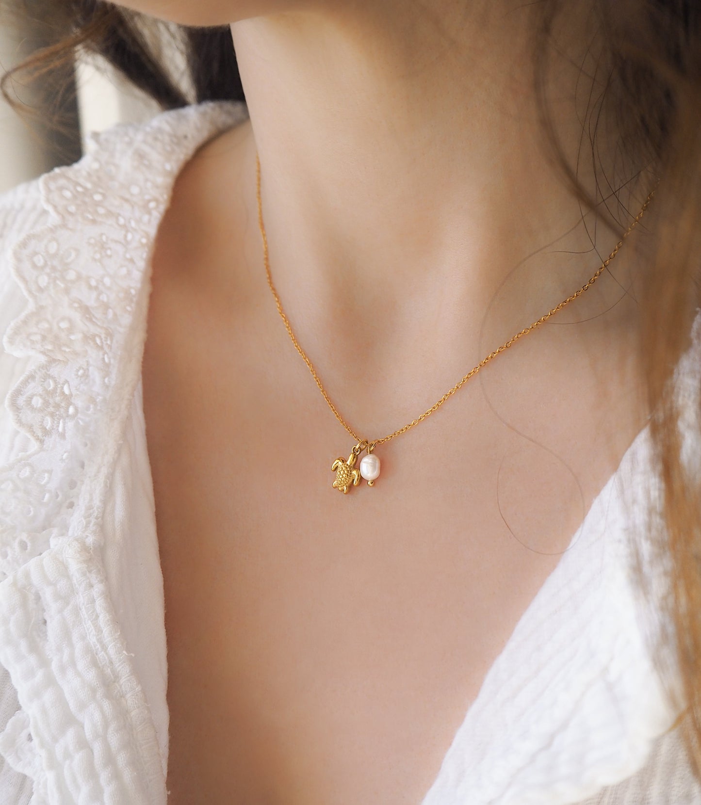 Model wearing Dainty Tiny Turtle Pearl Necklace, Gold Necklace with freshwater pearls and 18k gold turtle pendant, Minimalistic Ocean Inspired Jewelry, Jewelry for Beach Girls