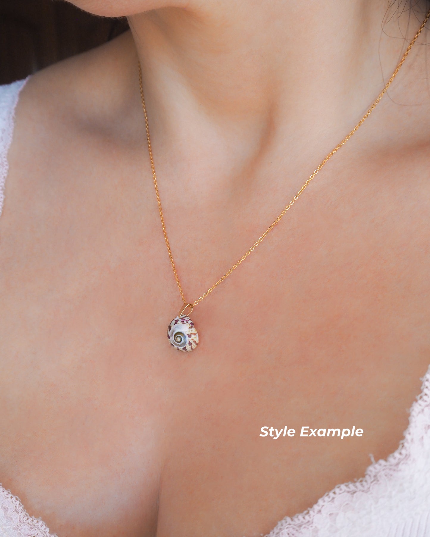 SEASHELL NECKLACE ~ Light Lined Top Shell