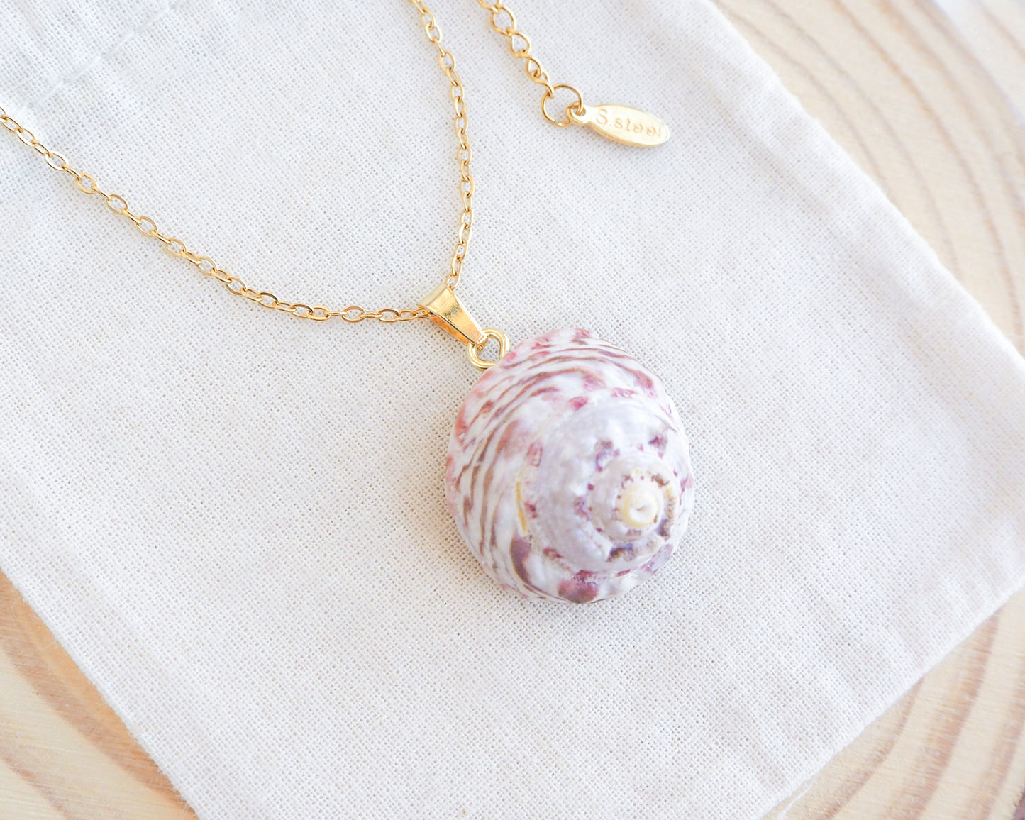 Gold White Pink Magus Top Shell Necklace