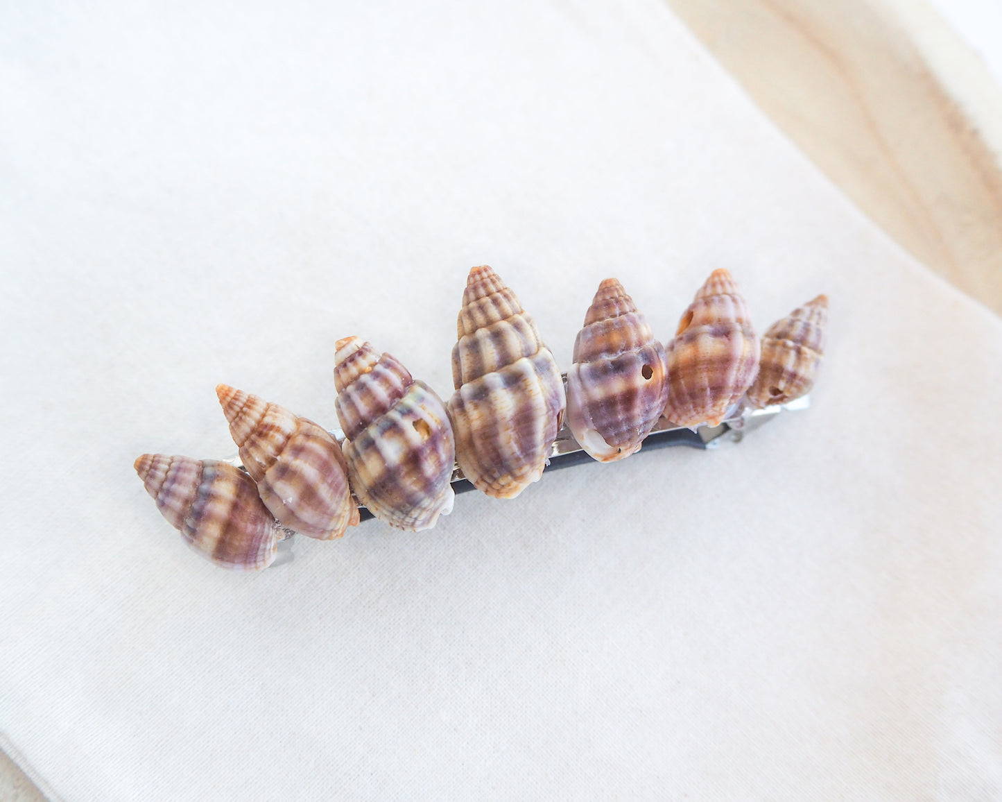 Brown Netted Dog Whelk Shells Hair Clip Barrette II on display, Boho Seashell Beach Clip from Portugal, Handpicked Real Shells, Seashell Hair Decoration, Bohemian Seashell Wedding Hair accessories, Coastal Christmas gift, Beach Wedding Hair