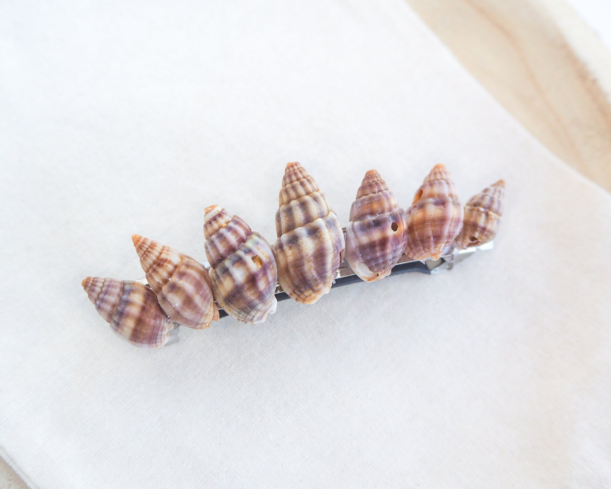 Brown Netted Dog Whelk Shells Hair Clip Barrette II on display, Boho Seashell Beach Clip from Portugal, Handpicked Real Shells, Seashell Hair Decoration, Bohemian Seashell Wedding Hair accessories, Coastal Christmas gift, Beach Wedding Hair