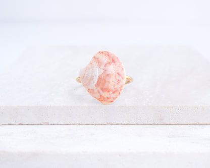 Coral Pink Venus Shell Ring from Portugal displayed on stone, Marble Pink shell on gold ring, handpicked real shell from Portugal