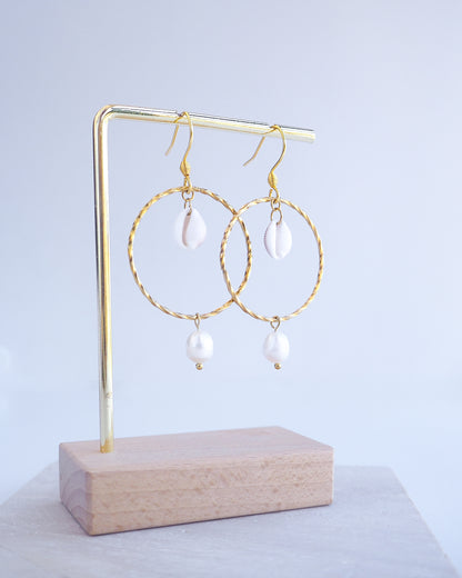 Boho Chic Cowrie Shells Pearl Hoop Earrings on display, 18k Gold Stainless Steel Hoop earrings with tiny cowrie shells handpicked from Portugal. Conchas Beijinhos, Ivory freshwater pearls, seabylou 