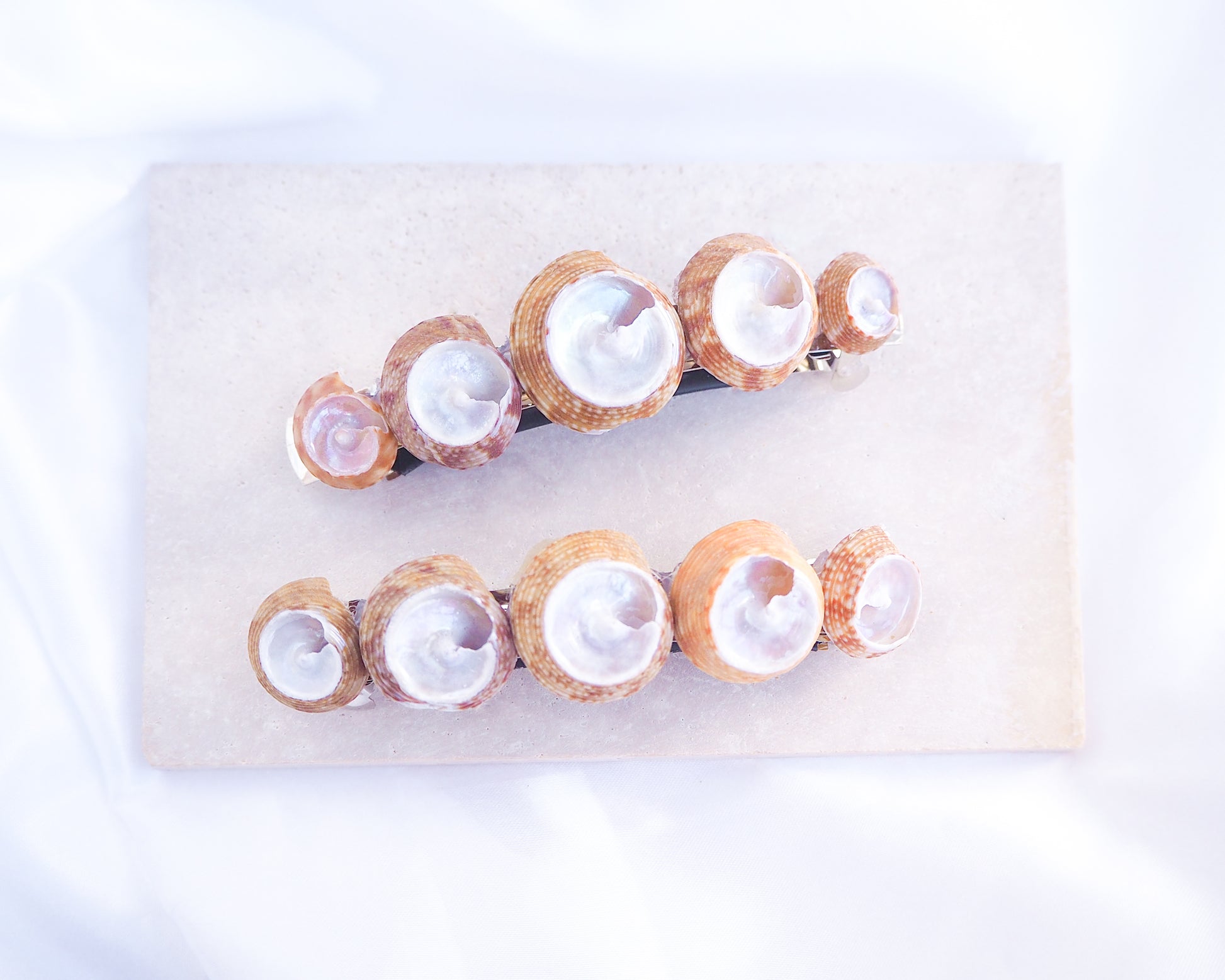 Overview of European Pearly Shells Hair clip. European Painted Top shell Hair Clip Barrette, Boho Seashell Beach Clip from Portugal, Handpicked Real Shells, Seashell Hair Decoration, Bohemian Seashell Wedding Hair Assocciares, Coastal Christmas gift, Beach Wedding Hair