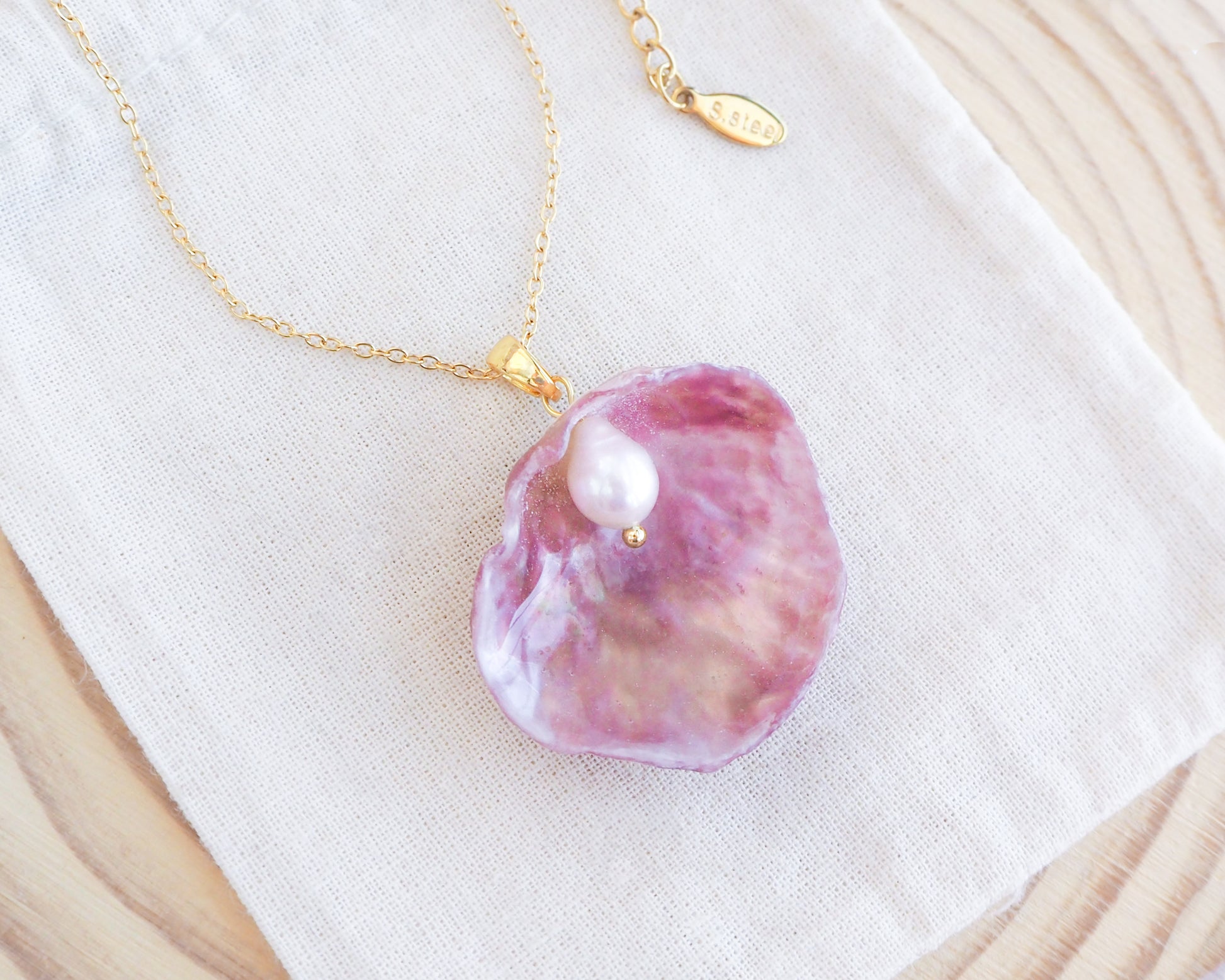 Close up of Fuchsia Pink Pearl Shell Necklace V on display, Gold Pearly Pink Oyster Shell Necklace, Fuchsia Pink Pearly Shell handpicked from Portugal, Sea by Lou, Mother of Pearl Shell Portugal 