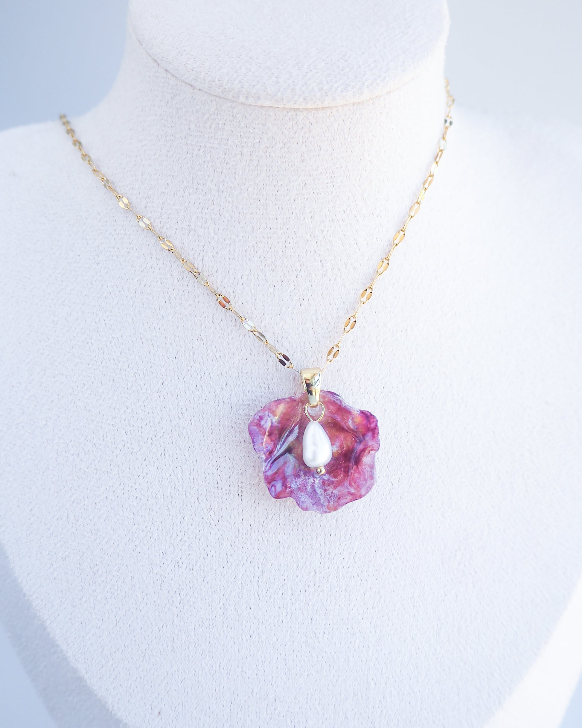 Fuchsia Pink Pearl Shell Necklace VII on neck displayed, Gold Pearly Pink Oyster Shell Necklace, Fuchsia Pink Pearly Shell handpicked from Portugal, Sea by Lou, Mother of Pearl Shell Portugal 