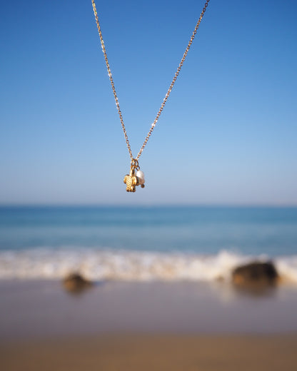Tiny Turtle Pearl Necklace with ocean background, Gold Necklace with freshwater pearls and 18k gold turtle pendant, Minimalistic Ocean Inspired Jewelry, Jewelry for Beach Girls 