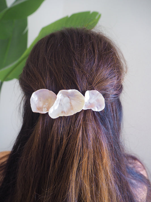 Model wearing Jingle Shell Hair clip. Pearly shell Hair Clip Barrette, Boho Seashell Beach Clip from Portugal, Handpicked Real Shells, Seashell Hair Decoration, Bohemian Seashell Wedding Hair Assocciares, Coastal Christmas gift, Beach Wedding Hair