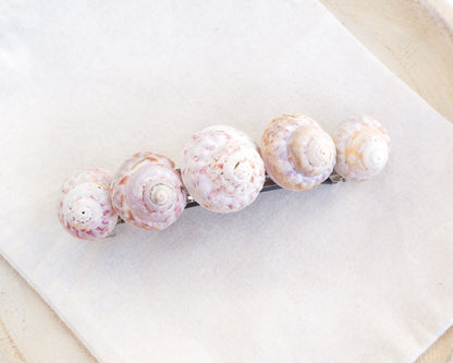 Shell hair clips on a white surface. Magus Top Shells Hair Clip Barrette on displayed, Seashell Beach Clip from Portugal, Handpicked Real Shells, Seashell Hair Decoration, Mermaid Wedding Hair Assocciares, Coastal Christmas gift, Beach Wedding Hair
