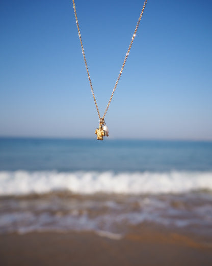 Tiny Turtle Pearl Necklace with sea view background, Gold Necklace with freshwater pearls and 18k gold turtle pendant, Minimalistic Ocean Inspired Jewelry, Jewelry for Beach Girls 