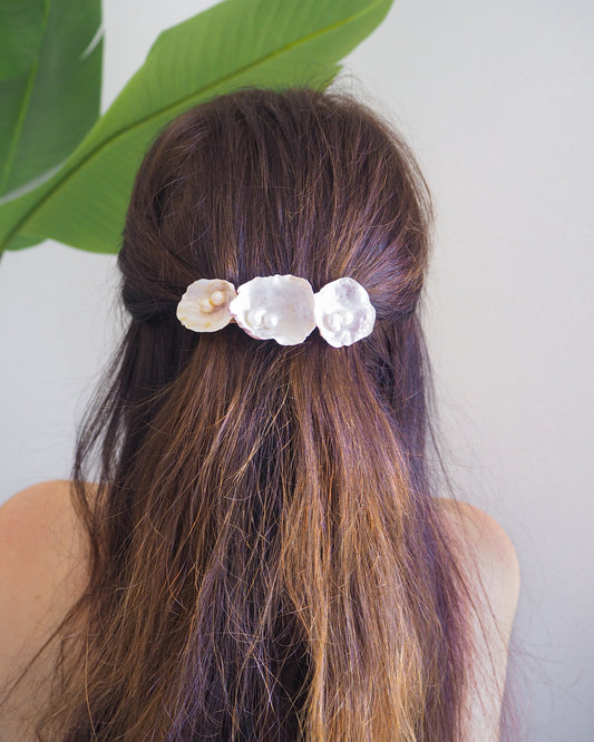 Model wearing Jingle Shell Pearl Hair clip. pearly shell Hair Clip Barrette, Boho Seashell Beach Clip from Portugal, Handpicked Real Shells, Seashell Hair Decoration, Bohemian Seashell Wedding Hair Assocciares, Coastal Christmas gift, Beach Wedding Hair
