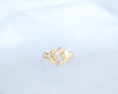 Front view of Gold Pisces Zodiac Ring on display, adjustable 18k gold stainless steel Fish ring 
