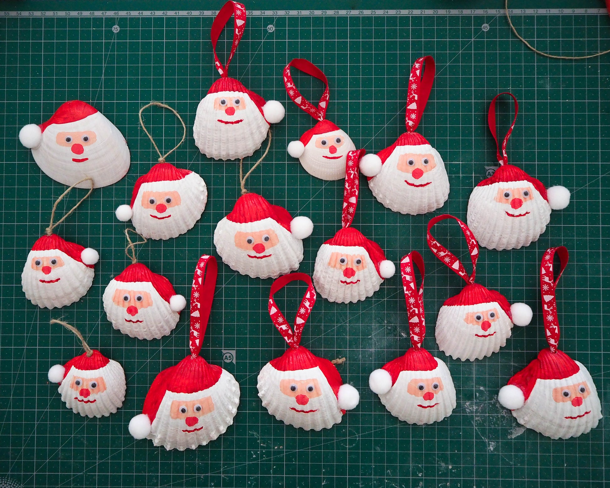 Coastal Santa Bauble: Portugal's Mediterranean Seashell Treasures in Festive Decor