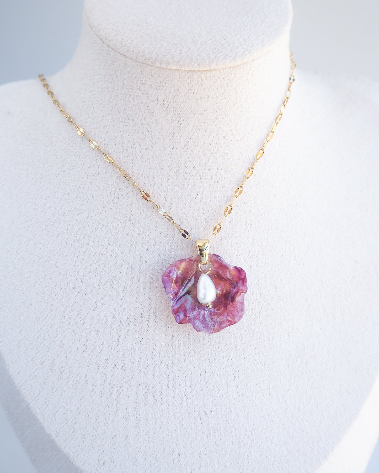 Fuchsia Pink Pearl Shell Necklace VII on neck displayed, Gold Pearly Pink Oyster Shell Necklace, Fuchsia Pink Pearly Shell handpicked from Portugal, Sea by Lou, Mother of Pearl Shell Portugal 