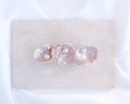 Medium Pearl oyster shell hair clip with pearls on a stone background. Made with handpicked jingle shells saddle oysters from Portugal. Jingle Shell Pearl Hair clip. pearly shell Hair Clip Barrette on stone displayed, Boho Seashell Beach Clip from Portugal, Handpicked Real Shells, Seashell Hair Decoration, Bohemian Seashell Wedding Hair accessories, Coastal Christmas gift, Beach Wedding Hair