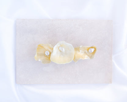 Close up of pearl oyster shell hair clip on stone displayed. Made with handpicked jingle shells saddle oysters from Portugal. The hair clips has 3 shells with a soft yellow color. Jingle Shell Pearl Hair clip. Boho Seashell Beach Clip from Portugal, Handpicked Real Shells, Seashell Hair Decoration, Bohemian Seashell Wedding Hair accessories, Coastal Christmas gift, Beach Wedding Hair
