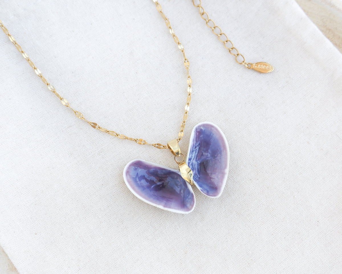 SEASHELL NECKLACE ~ Gold Butterfly Shell XV Deluxe