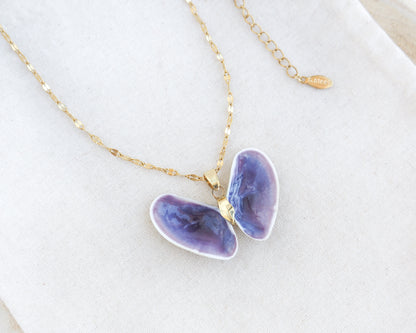 SEASHELL NECKLACE ~ Gold Butterfly Shell XV Deluxe