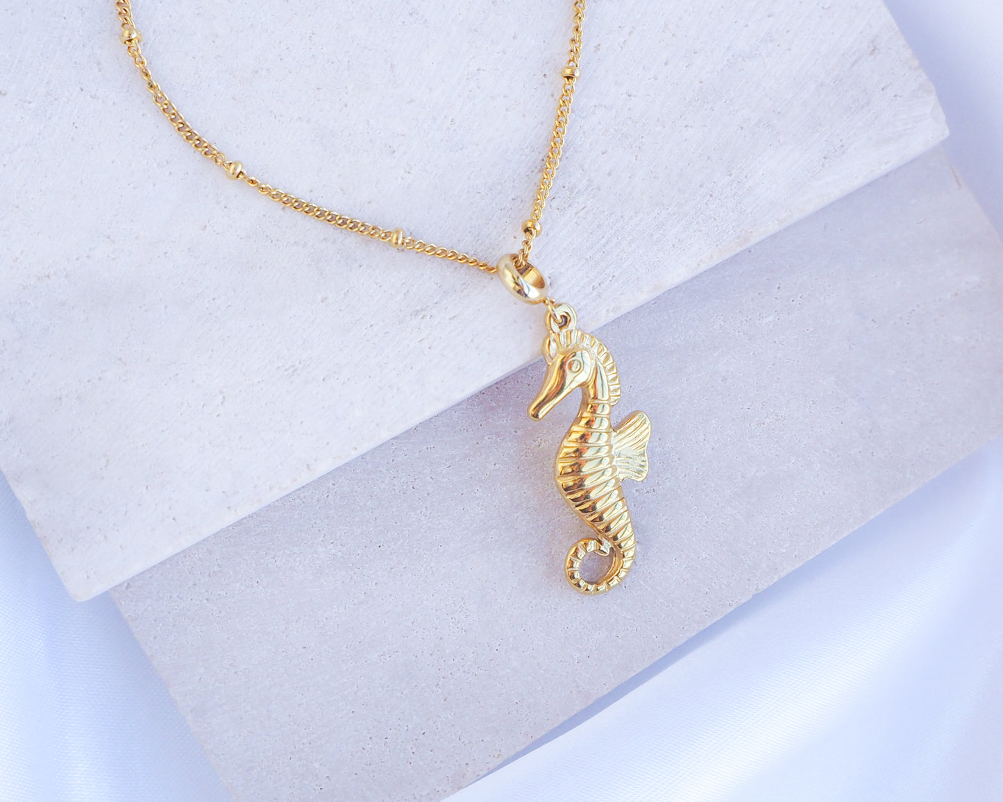 SEAHORSE NECKLACE ~ Gold