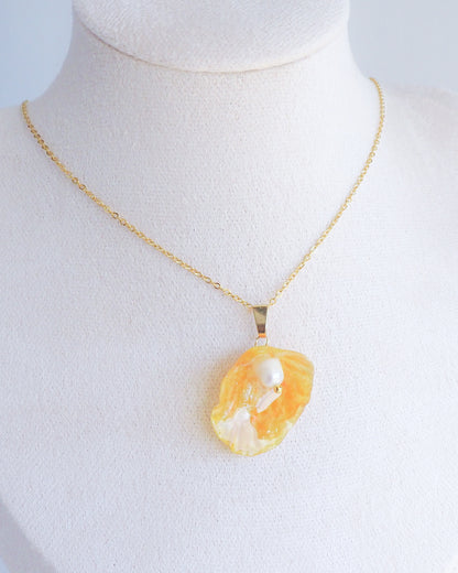 SEASHELL NECKLACE ~ Gold Yellow Jingle Shell IV