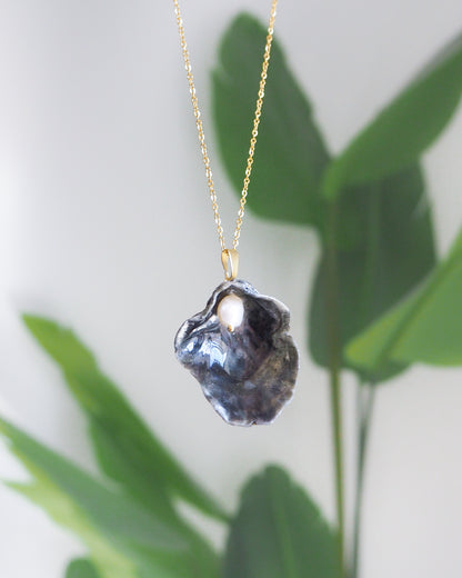 SEASHELL NECKLACE ~ Gold Black Jingle Shell