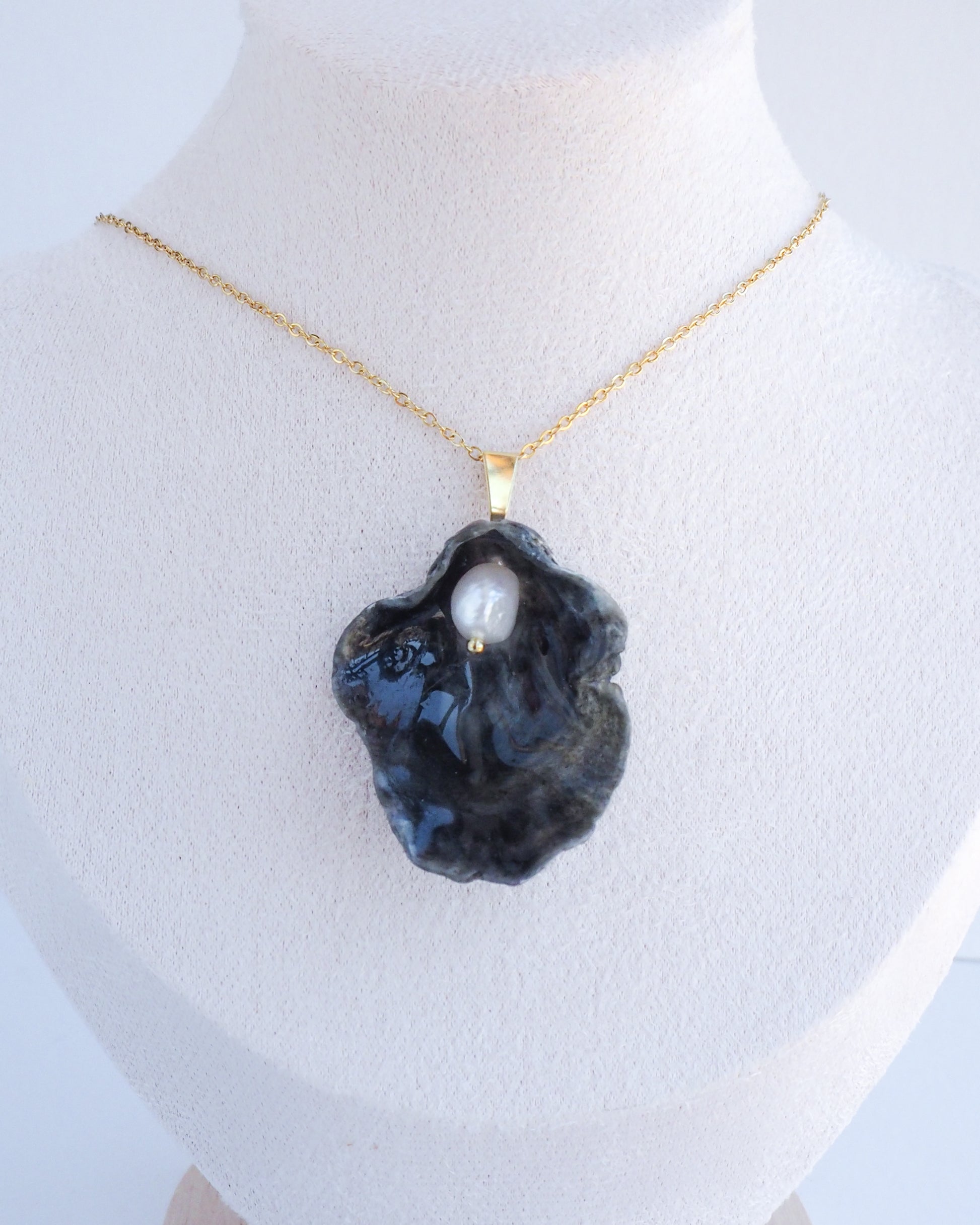 Gold Black Jingle Shell Necklace close up, Dark Mother of Pearl Pendant