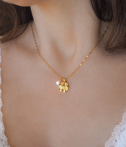 SAND DOLLAR PEARL NECKLACE ~ Gold