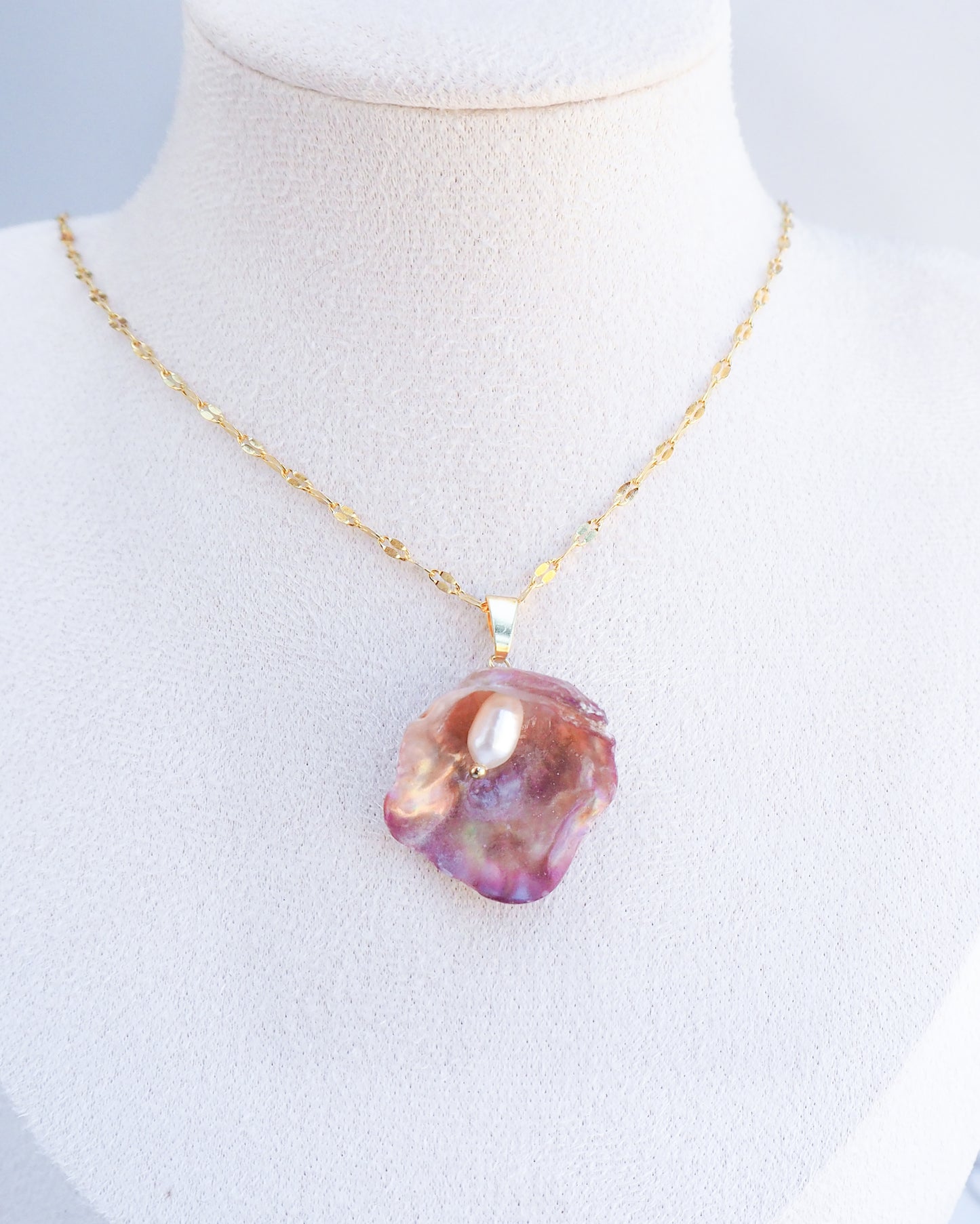 SEASHELL NECKLACE ~ Fuchsia Pink Jingle Shell Pearl IV
