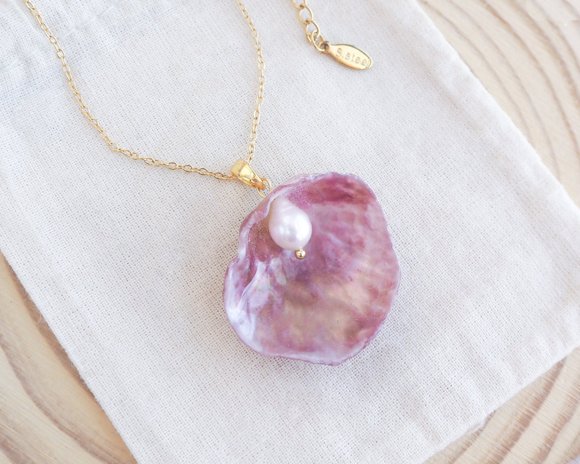 Fuchsia Pink Pearl Shell Necklace V